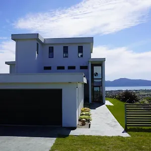 White House Paraparaumu